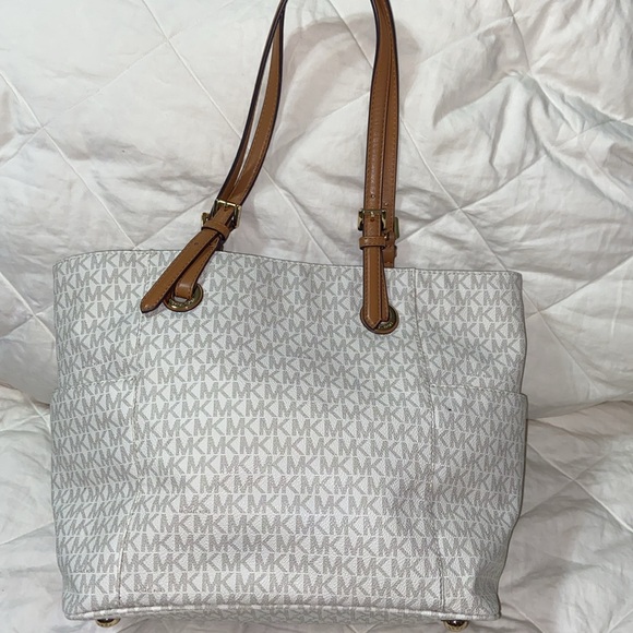 Like new Micheal Kors jet set travel tote logo bag - Picture 5 of 16